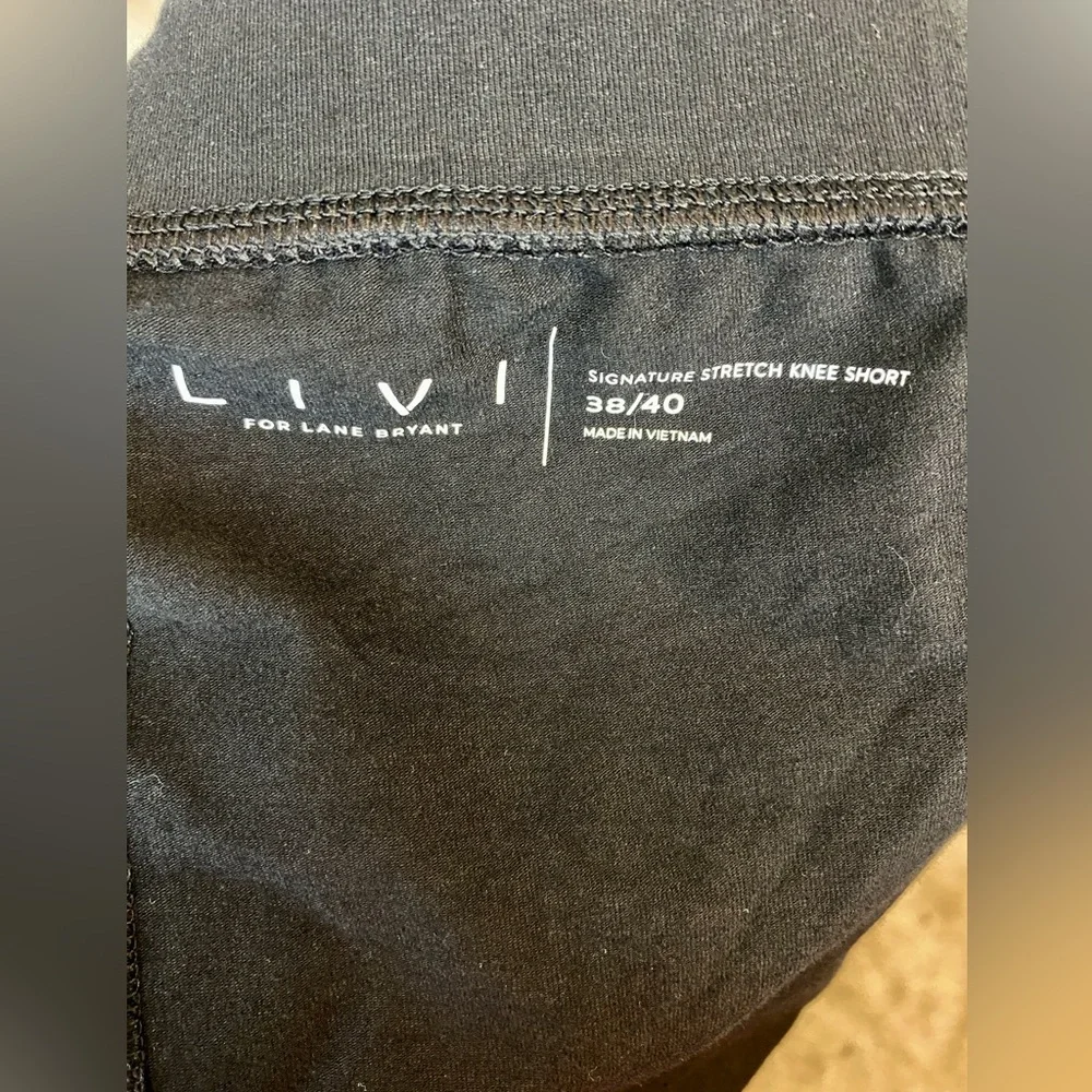 SOLD: Livi Biker Shorts | Size 38/40 | NWT - Picture 7 of 8